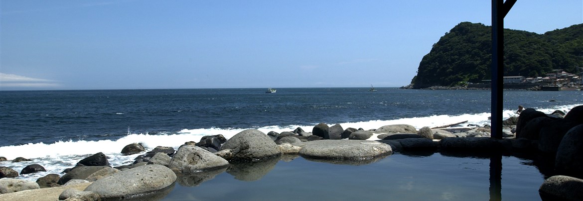 波打ち際の露天風呂 黒根岩風呂 一社 東伊豆町観光協会