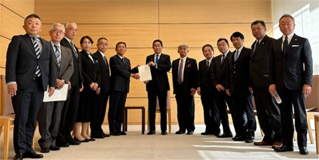 岸田元総理確かにいたしました読売新聞 2023年11月4日号