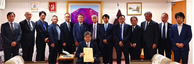 岸田元総理確かにいたしました読売新聞 2023年11月4日号
